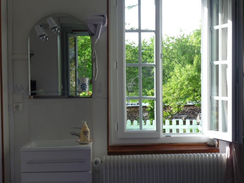 Chambre D'Hotes Au Fil De L'Eau Jumieges Exterior photo