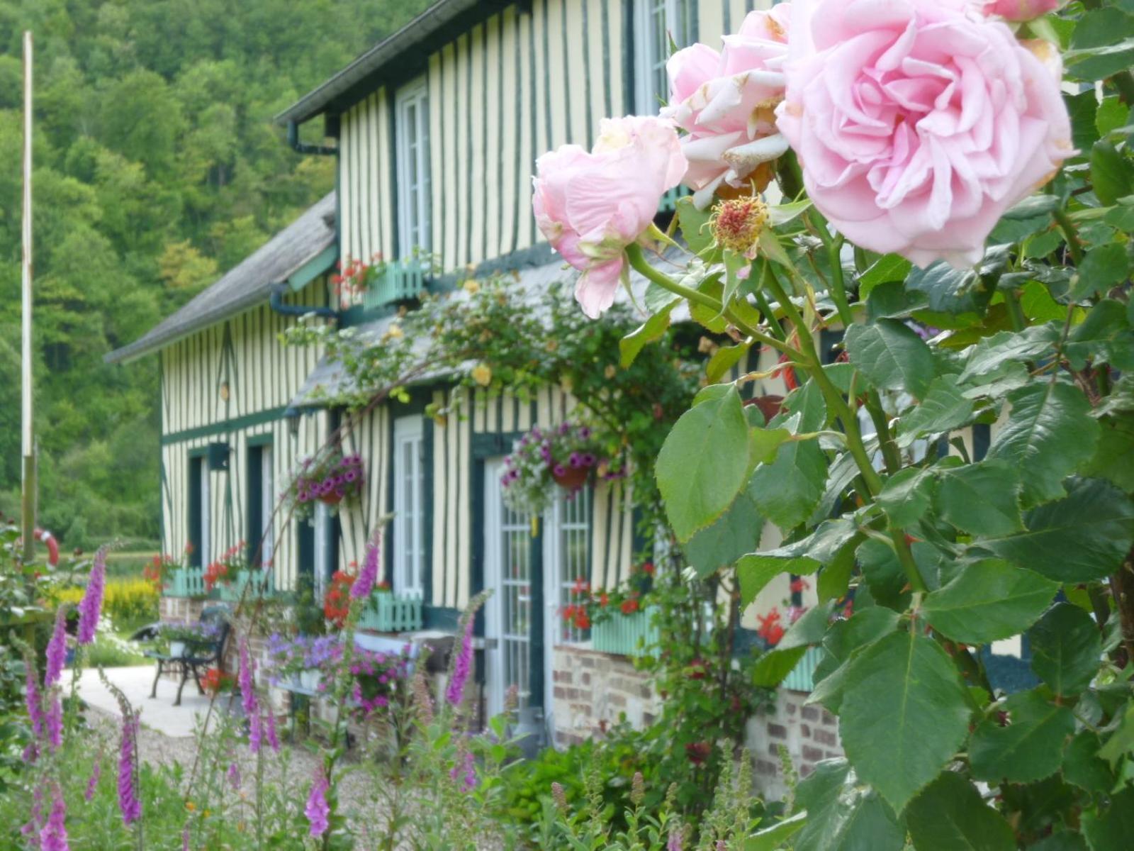 Chambre D'Hotes Au Fil De L'Eau Jumieges Exterior photo